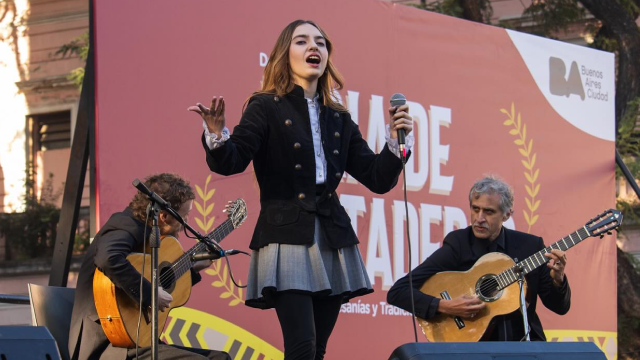 «Gardel es un punto de partida y, al mismo tiempo, un punto de llegada» Valentina Etchebest, cantante