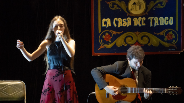 "Gardel es un punto de partida y, al mismo tiempo, un punto de llegada" Valentina Etchebest, cantante